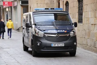 Furgón de la policía nacional en la Calle Zamora