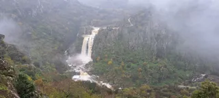 El Pozo de los Humos luce en todo su esplendor tras las lluvias de los últimos días