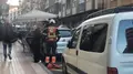 Los bomberos liberan a un niño de tres años encerrado en un coche en la calle Van Dyck