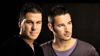 Andy y Lucas tan solo cantan tres canciones por la indisposición de uno de ellos