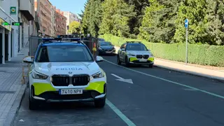 Policía Local en la calle Marina, lugar donde un bebé ha resultado herido tras ser atropellado su carrito 