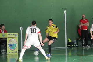 El San José FS encaja una dura derrota en la pista del Leis Pontevedra