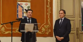 El consejero de Economía y Hacienda, Carlos Fernández Carriedo, el alcalde de Salamanca, Carlos García Carbayo