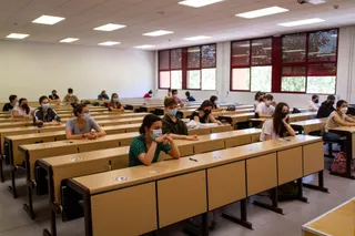 Alumnos se someten a una prueba EBAU | EP