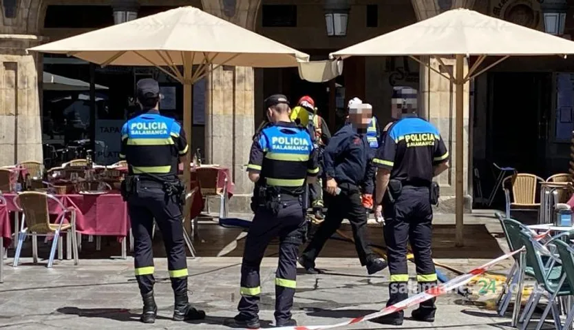 Bomberos en la Plaza Mayor de Salamanca. Fotos S24H (18)