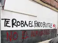 Fotodenuncia de pintada en una pared de la calle Castaños