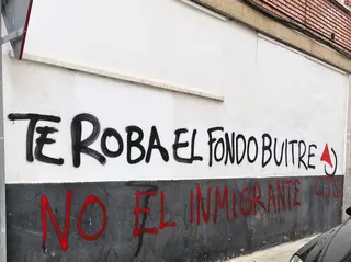 Fotodenuncia de pintada en una pared de la calle Castaños