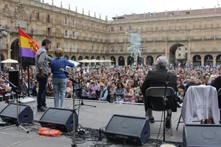 Acto cívico por la Retirada del medallón de Franco