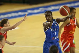 Nueva lesión en Perfumerías Avenida: Umi Diallo sufre una elongación en su rodilla izquierda
