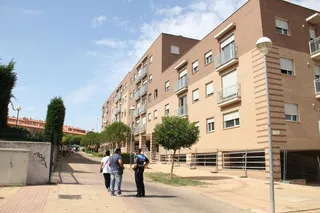 Vallado del edificio "okupado" en Los Alcaldes