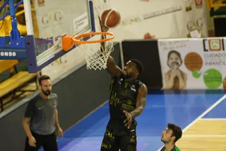 Ukawuba anotó doce puntos en el primer cuarto / FOTO SALAMANCA24HORAS.COM
