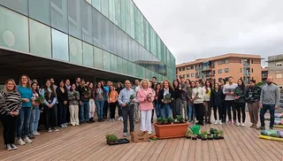 La USAL conmemora el Día Internacional de la Fascinación por las Plantas con la plantación de un huerto urbano. Foto Comunicación Universidad de Salamanca