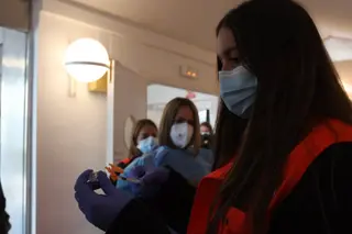 Vacunación con la tercera dosis en la residencia San Juan de Sahagún de Salamanca