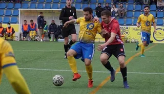 Iñaki, en un duelo de la temporada anterior | FOTO SALAMANCA24HORAS.COM