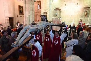 Besapiés del Santísimo Cristo de la Expiración en el Martes Santo en Ciudad Rodrigo | Ayuntamiento de Ciudad Rodrigo
