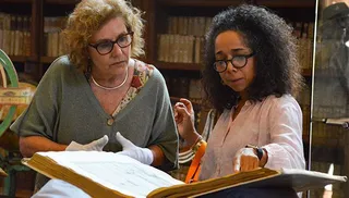 La embajadora de EEUU en España visita la Biblioteca Histórica de la Universidad de Salamanca