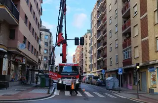 Obras, calles cortadas, estrechamientos. Foto de archivo