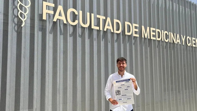 Diego Carrillo Pino en la Facultad de Medicina en la que se graduó