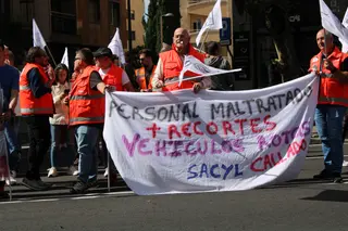 Concentración de trabajadores del transporte sanitario ante la Gerencia de Salud de Salamanca