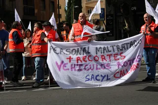 Concentración de trabajadores del transporte sanitario ante la Gerencia de Salud de Salamanca