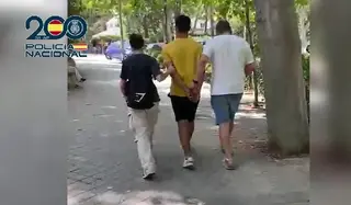 La Policía Nacional detiene a un fugitivo buscado por las autoridades argentinas por homicidio doloso. Foto Policía Nacional