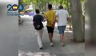 La Policía Nacional detiene a un fugitivo buscado por las autoridades argentinas por homicidio doloso. Foto Policía Nacional