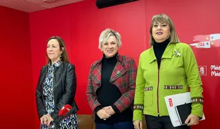 Elena Diego, Rosa Rubio y María García en la sede del PSOE