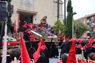 El Cristo de la Vela y Nuestra Señora del Silencio saluda a los fieles en la Iglesia de Jesús Obrero en Salamanca en la Semana Santa de Salamanca 2024