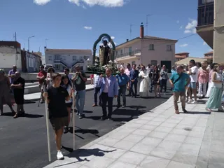 Procesión y homenaje a los mayores en Carbajosa (29)