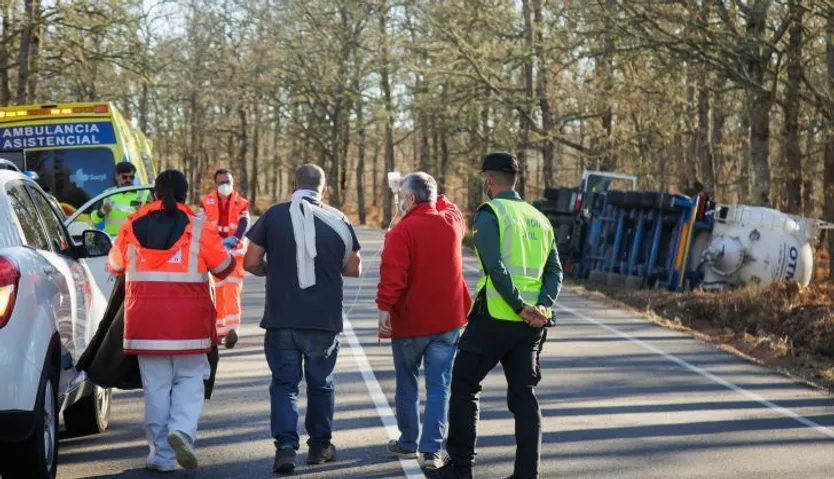 Herido el conductor de un camión tras sufrir un vuelco en Villasrubias. Foto: ICAL