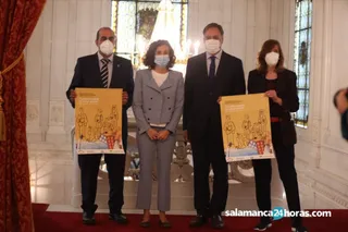 El alcalde de Salamanca, Carlos García Carbayo, recibe a la nueva presidenta del Colegio Oficial de Farmacéuticos de Salamanca, María Engracia Pérez Palomero (2)