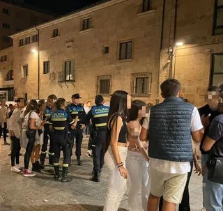 imagen Policía Local prestando ayuda en las fiestas de Salamanca