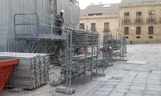 Comienza la retirada de andamios de la torre de la Catedral