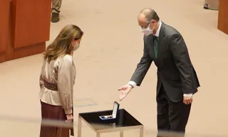 Fátima Pinacho recibe la medalla de procuradora Foto ICAL
