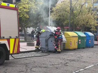 Quema de un contenedor en la plaza de los Bandos. Fotos S24H (6)