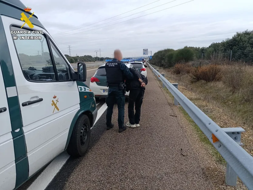 La Guardia Civil detiene a dos varones por tráfico de drogas tras huir de un control en Ciudad Rodrigo (1)