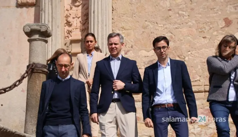 José Manuel Miñones, mantiene un encuentro con el candidato socialista a la Alcaldía de la ciudad de Salamanca y representantes del PSOE salmantino