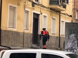 Bombero en edificio de calle Almirante
