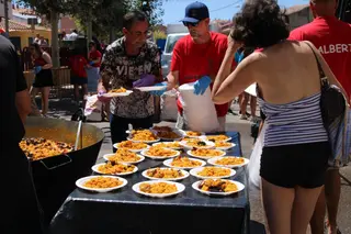 Paella popular en Castellanos de Moriscos