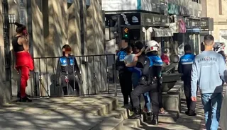 Intervención de la Policía Local y Nacional en la avenida de Mirat | FOTO SALAMANCA24HORAS.COM