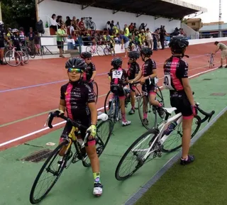 Promesal Caja Rural en el velódromo de El Tiemblo