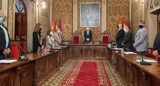 El pleno de la Diputación recuerda con un minuto de silencio al periodista asesinado Roberto Fraile