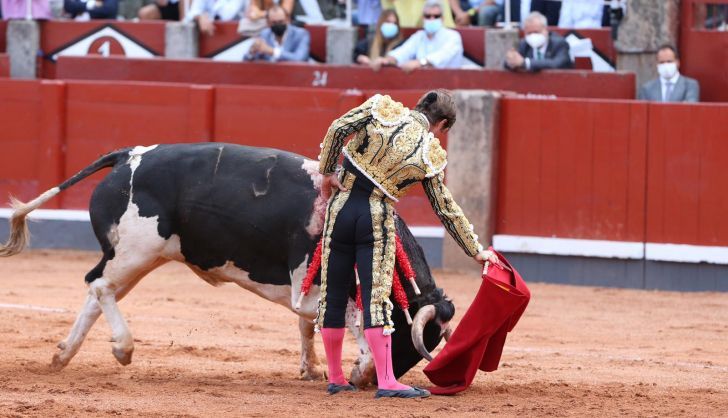 Julián López 'El Juli' con su primer toro