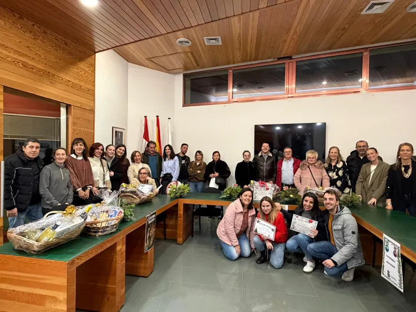 Villamayor entrega los premios de los concursos de decoración navideña y belenes