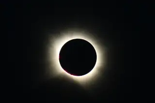 Salamanca se queda a oscuras para contemplar un eclipse solar casi total | Javier S. Fraile