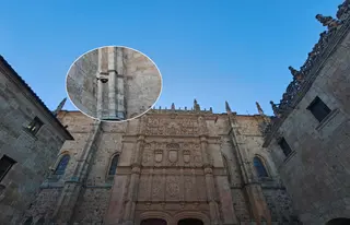 Cámara en el Patio de las Escuelas de la Universidad de Salamanca 