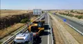 Camión plataforma transportando una gran maquinaria pesada por la A-62 | Javier S. Fraile 