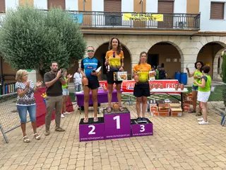 La Escuela de Triatlón Salmantina domina el Triatlón de Dueñas con Ester Rodríguez al frente