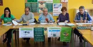 Los profesores animan a las familias a matricular a los niños en los centros públicos