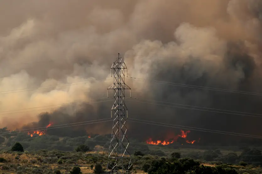 Incendio Fermoselle en la carretera entre Formariz y Muga de Sayago